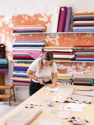 Máme pro Vás ✨4 nové kurzy ✨ s @pallasatelier! Dnes vám řekneme o prvních dvou: 🤸🏽‍♀️po dlóuhé době a na četné dotazy...