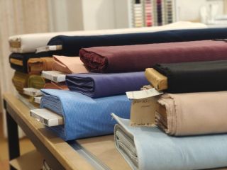 💫 Látky na nedělní kurz kalhot připraveny 💪 na e-shopu po víkendu. Jsou tu twilly i manšestr, nejkrásnější tencel žebra i...