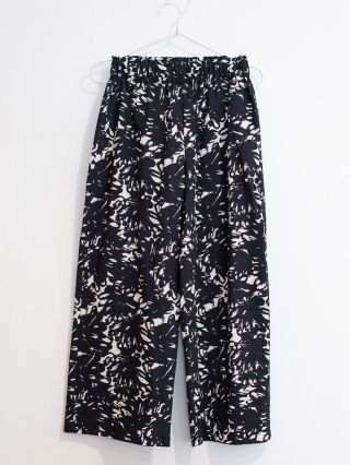 Naše oblíbená @mindthemaker bubble cotton ve slevě!Tkanina s krepovou strukturou podobnou seersuckeru. Látka je na omak...